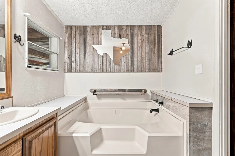 833 Nelson Drive Canyon Lake, TX 78133