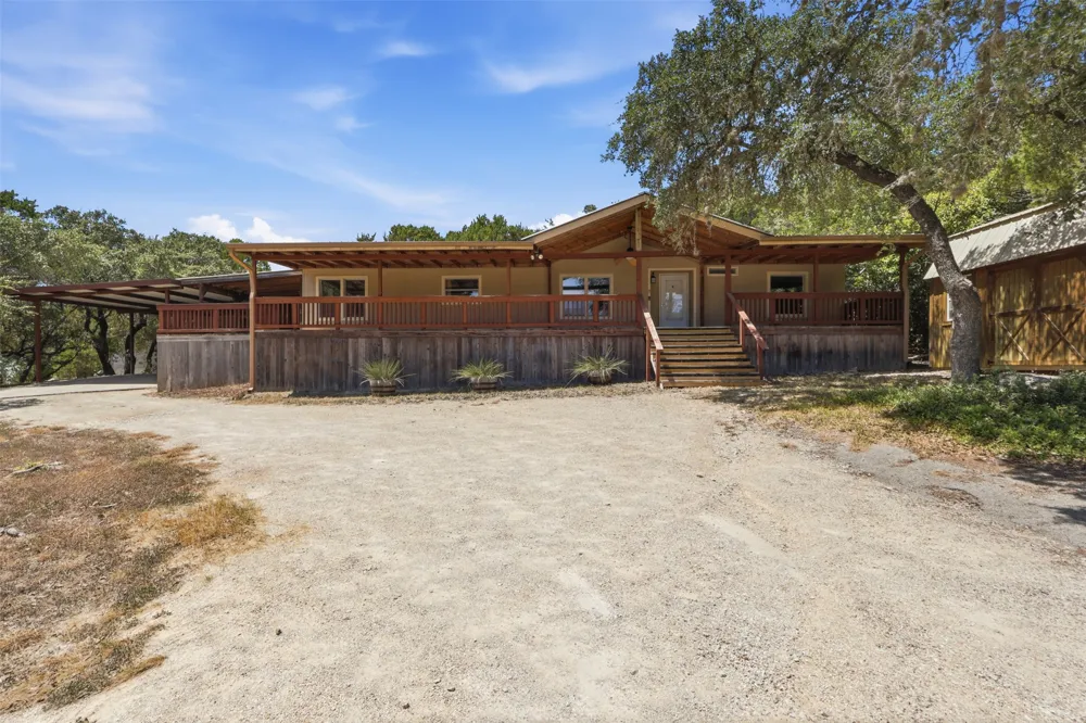 833 Nelson Drive Canyon Lake, TX 78133