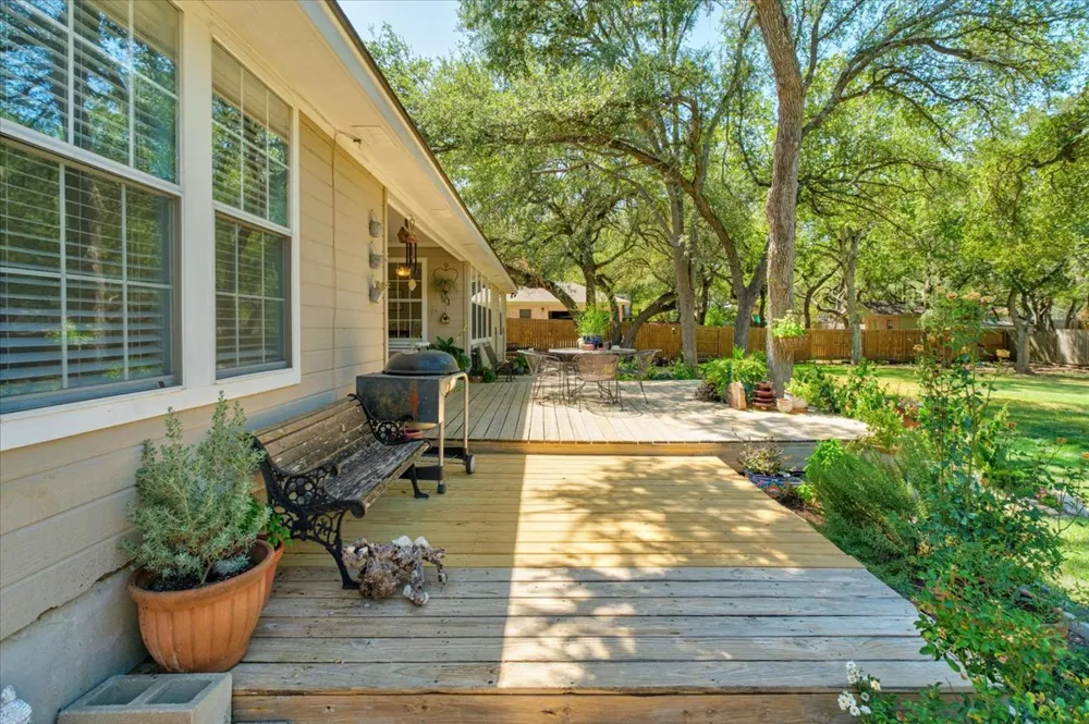202 Treetop Way Buda, TX 78610