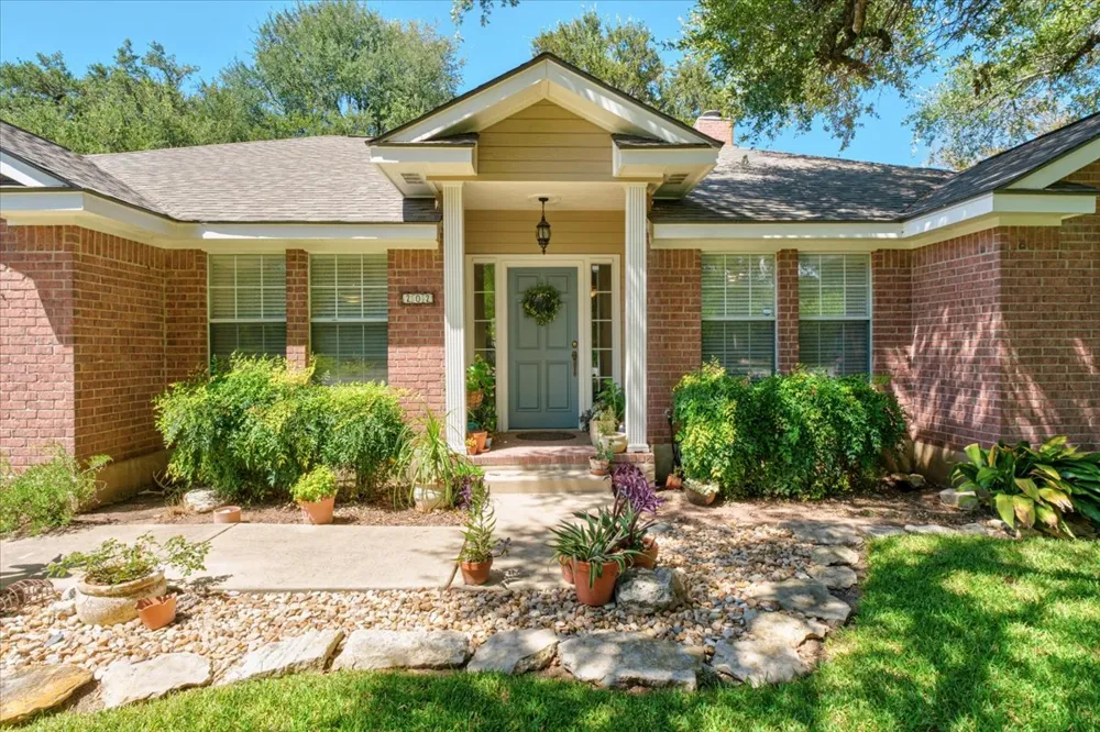 202 Treetop Way Buda, TX 78610