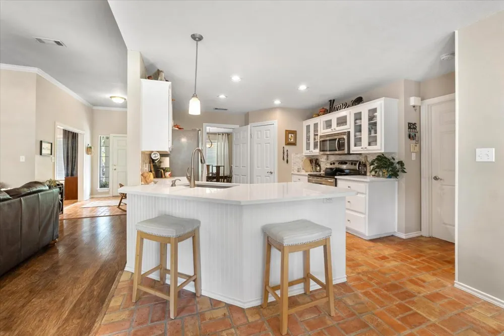 202 Treetop Way Buda, TX 78610
