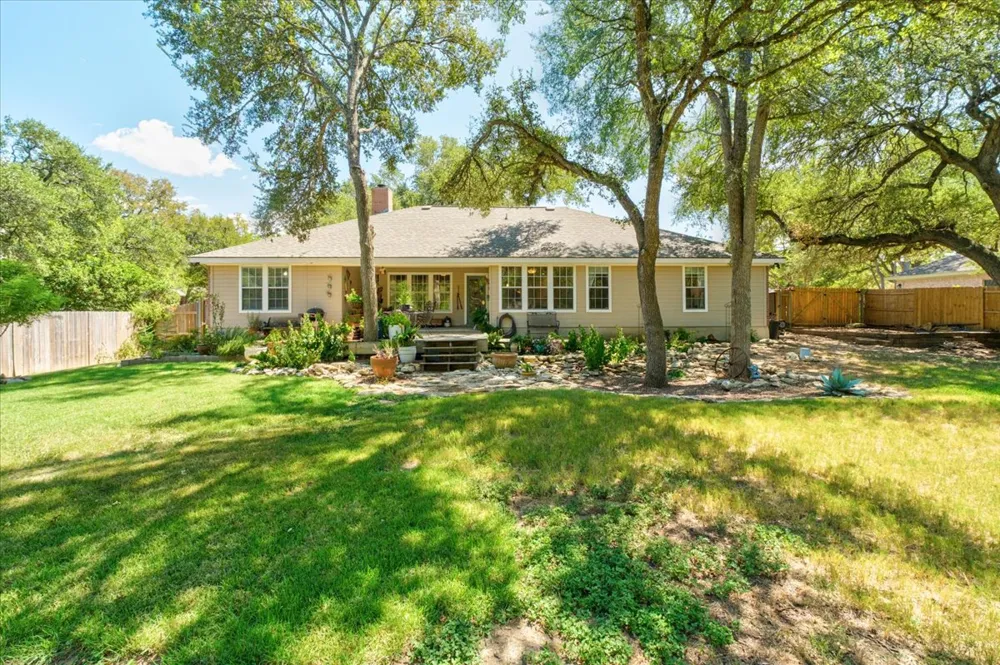 202 Treetop Way Buda, TX 78610