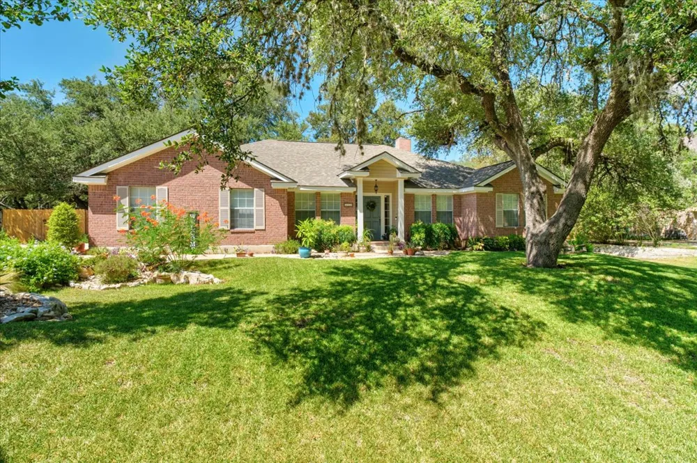 202 Treetop Way Buda, TX 78610