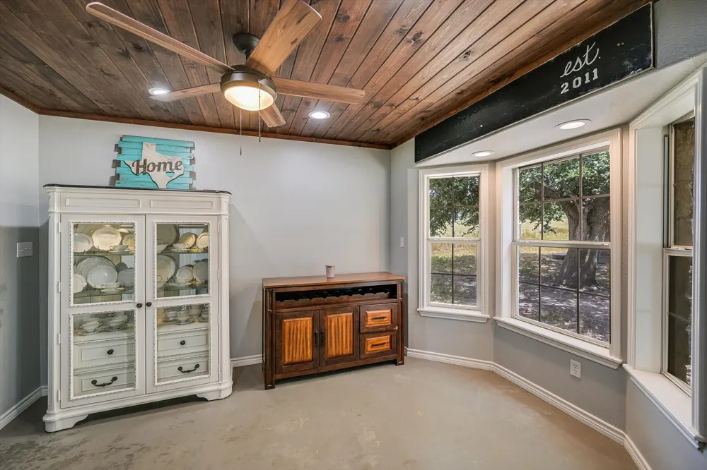 1170 Private Road 3241 Lincoln, TX 78948