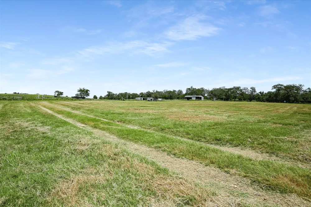 1170 Private Road 3241 Lincoln, TX 78948