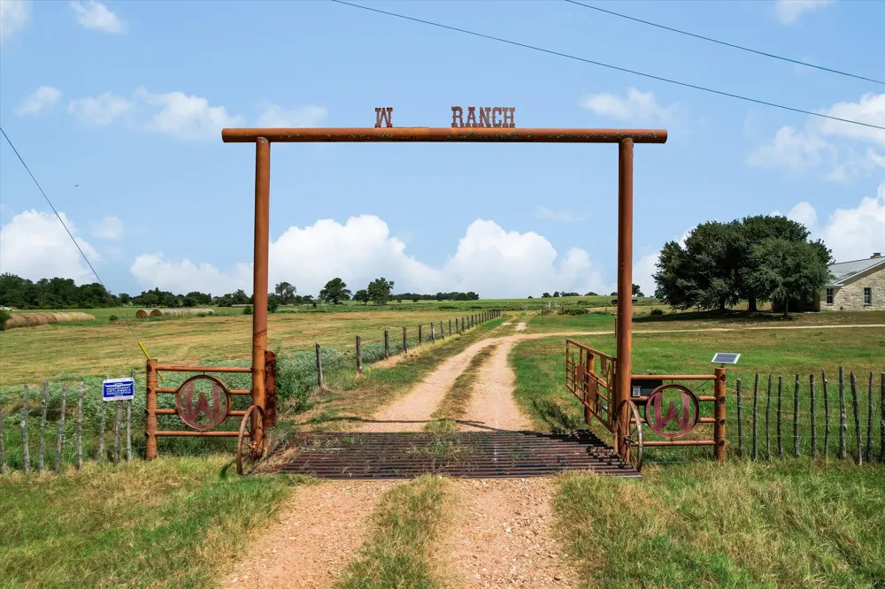1170 Private Road 3241 Lincoln, TX 78948