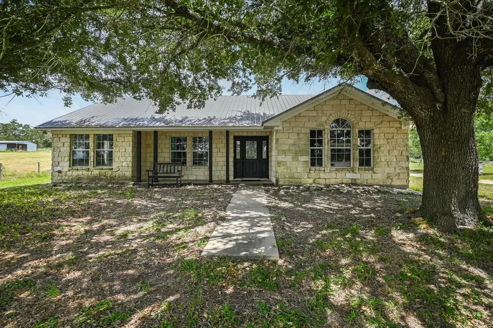 1170 Private Road 3241 Lincoln, TX 78948