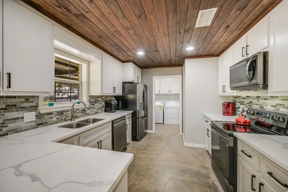 1170 Private Road 3241 Lincoln, TX 78948