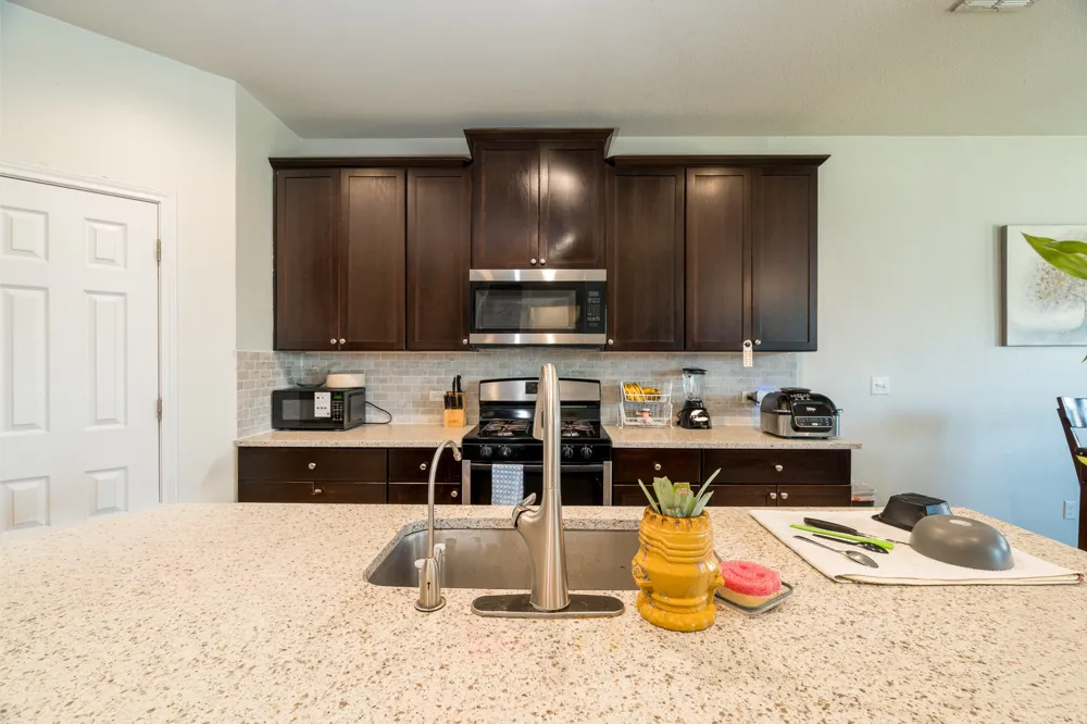 17108 Lathrop Avenue Pflugerville, TX 78660
