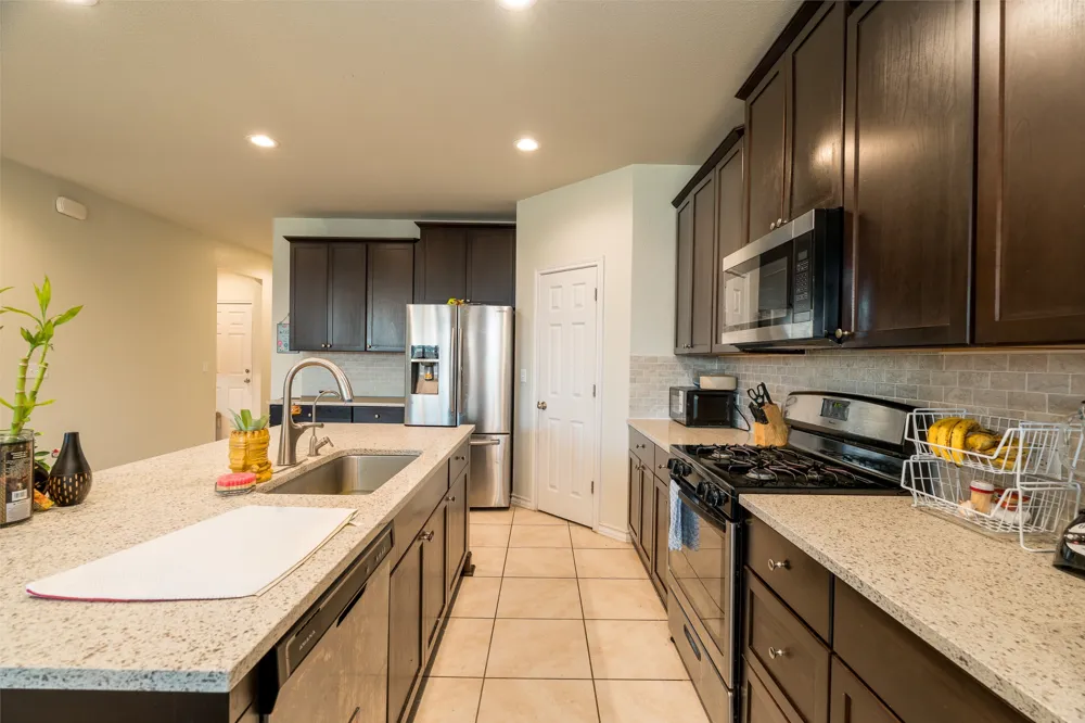 17108 Lathrop Avenue Pflugerville, TX 78660