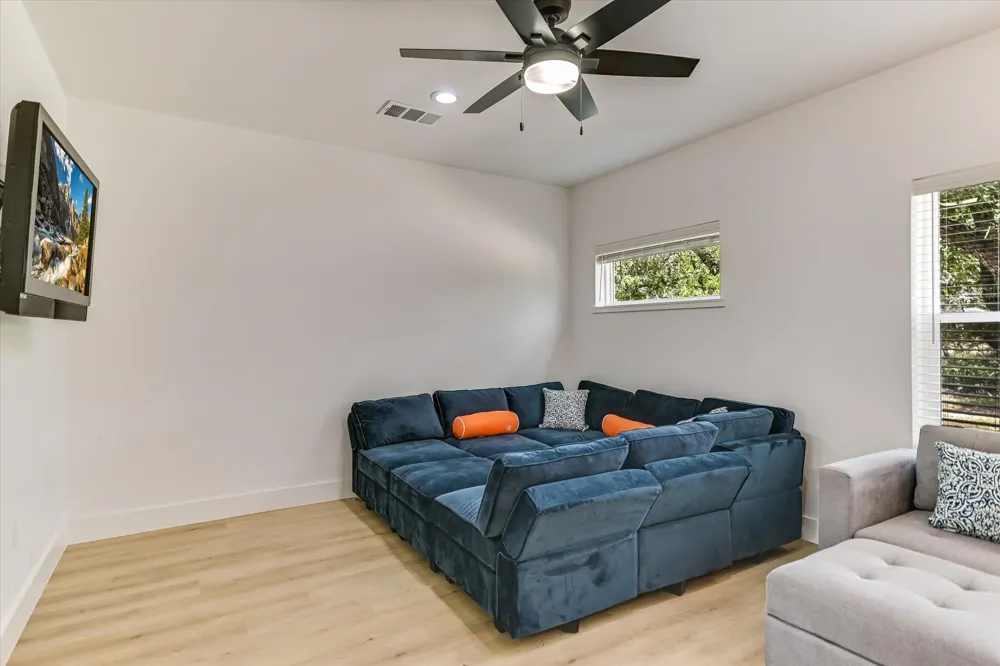 101 Sundance Trail Dripping Springs, TX 78620