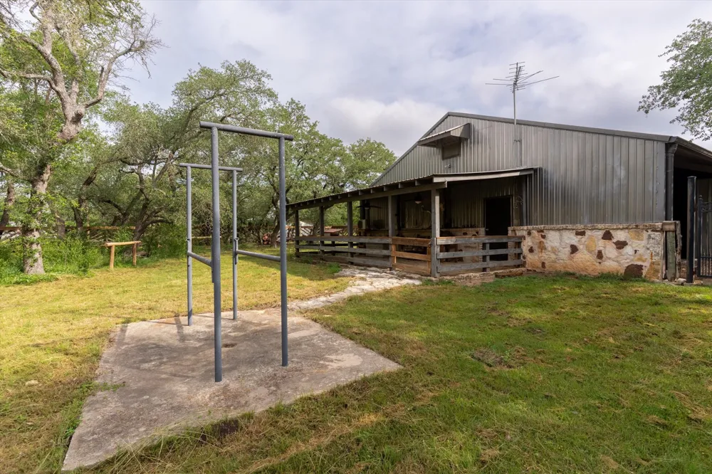 101 Sundance Trail Dripping Springs, TX 78620