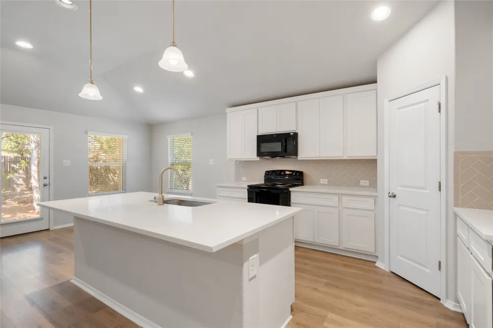 20004 Lee Lane Lago Vista, TX 78645