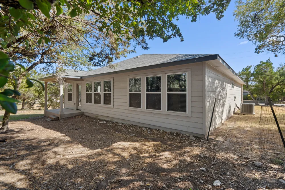 20004 Lee Lane Lago Vista, TX 78645