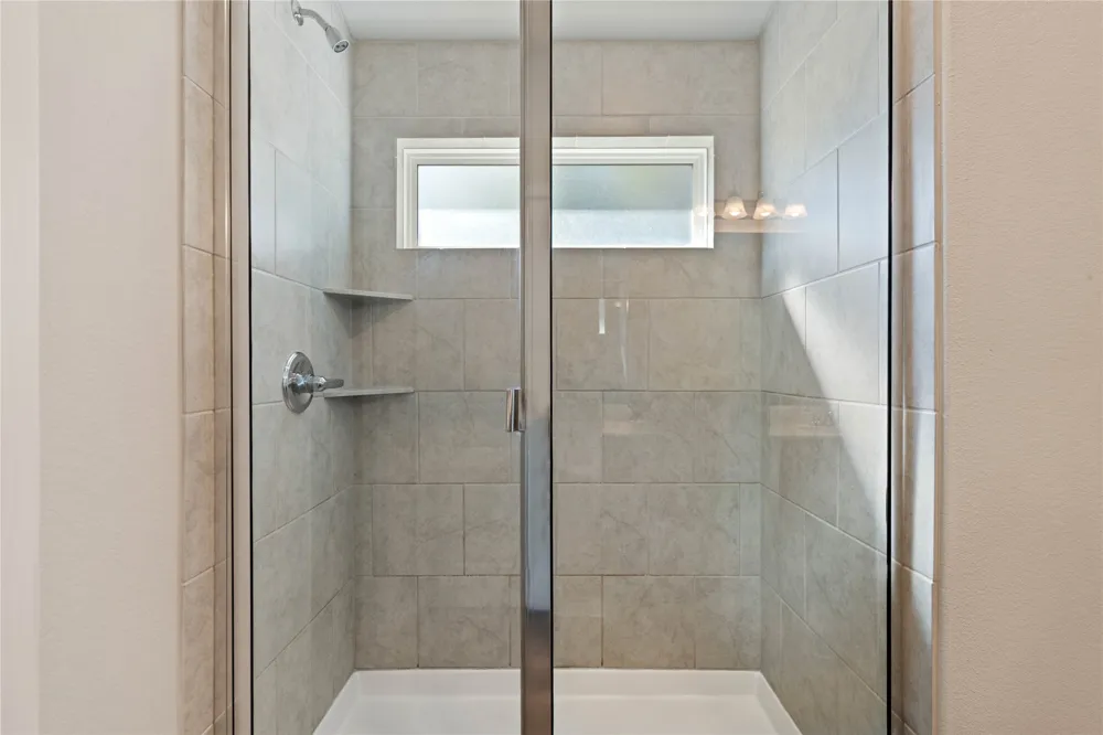 20004 Lee Lane Lago Vista, TX 78645