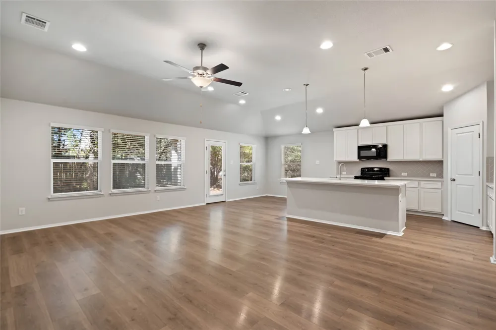 20004 Lee Lane Lago Vista, TX 78645
