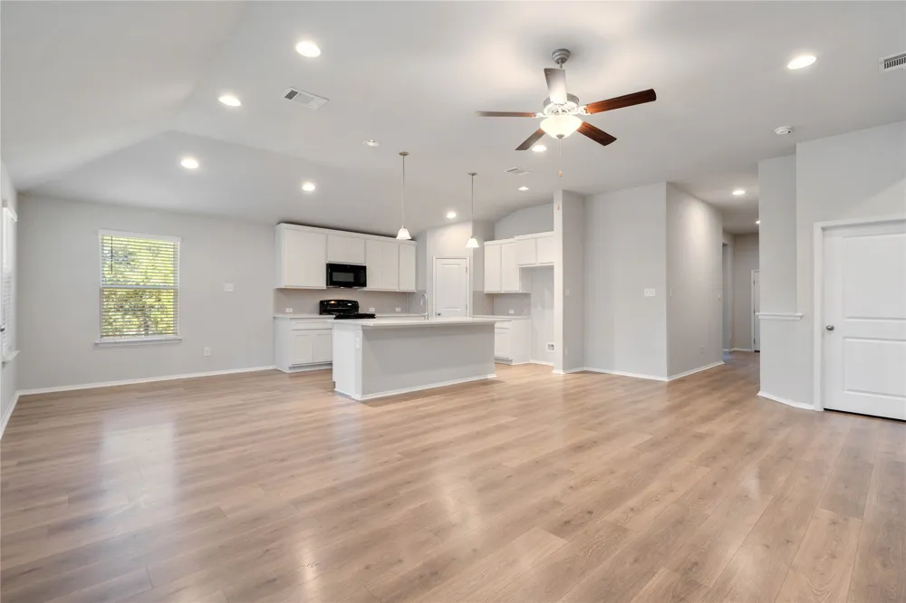 20004 Lee Lane Lago Vista, TX 78645