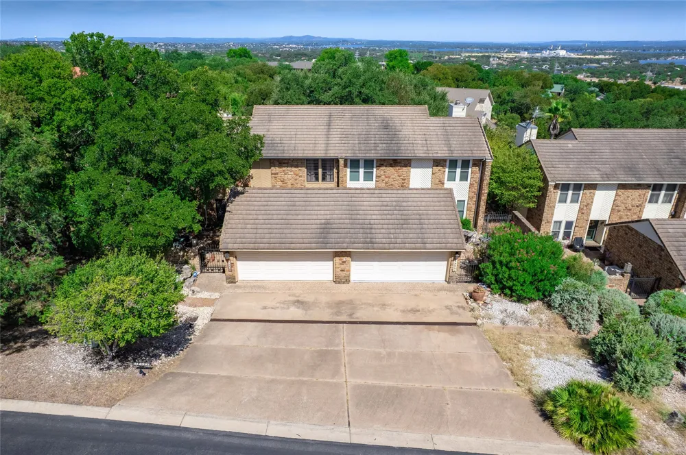 706 Clayton Nolen Drive Horseshoe Bay, TX 78657