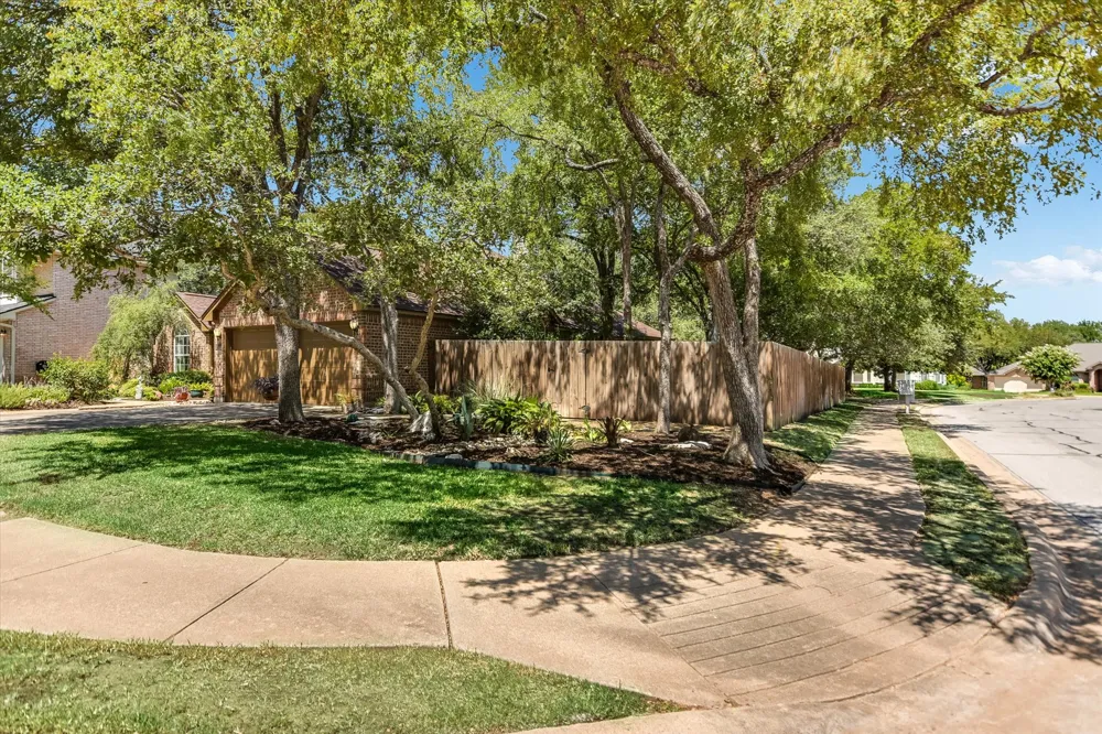 901 Rock Spring Cove Round Rock, TX 78681