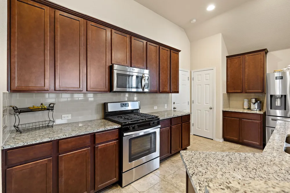 644 Peregrine Way Leander, TX 78641