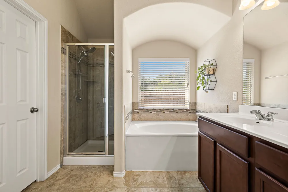 644 Peregrine Way Leander, TX 78641