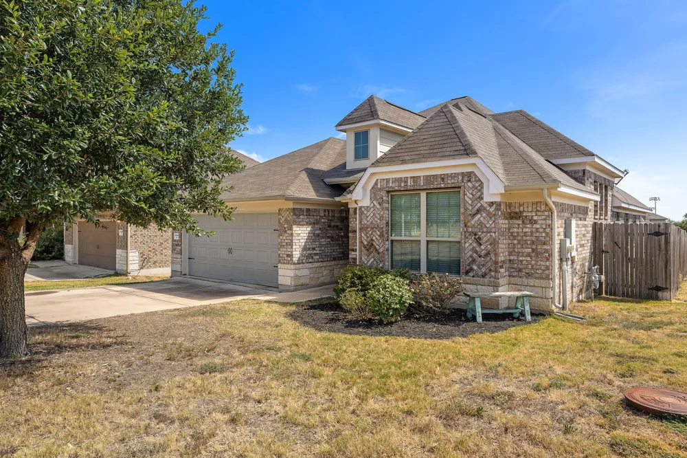 644 Peregrine Way Leander, TX 78641
