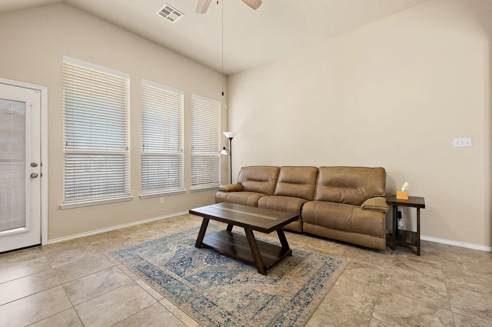 644 Peregrine Way Leander, TX 78641
