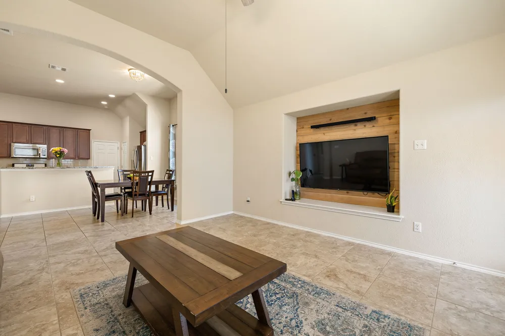 644 Peregrine Way Leander, TX 78641