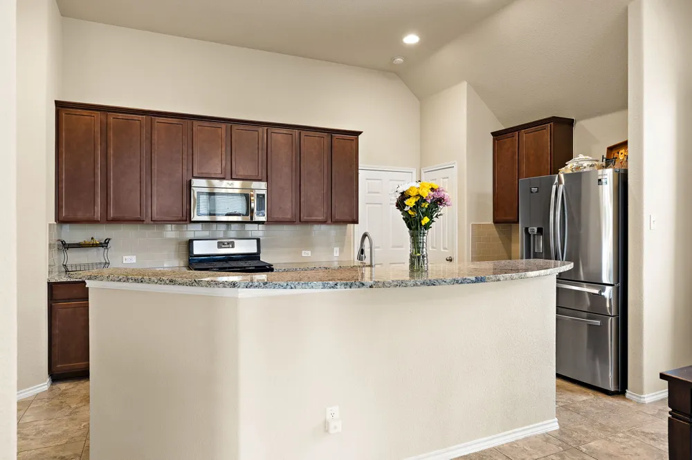 644 Peregrine Way Leander, TX 78641