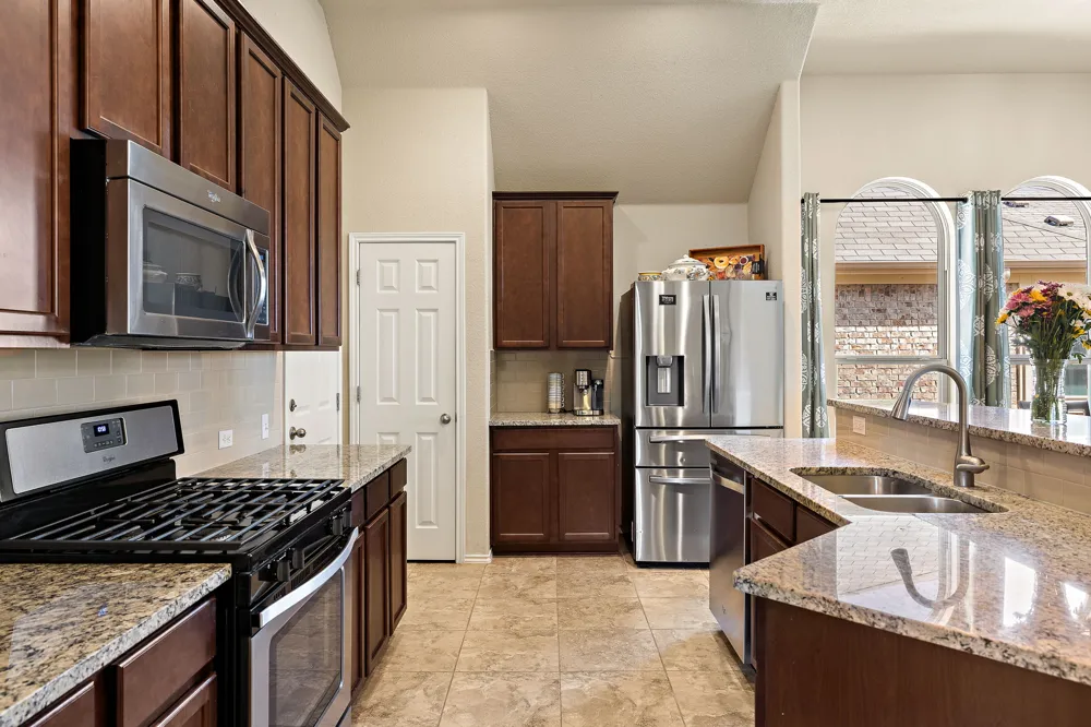 644 Peregrine Way Leander, TX 78641