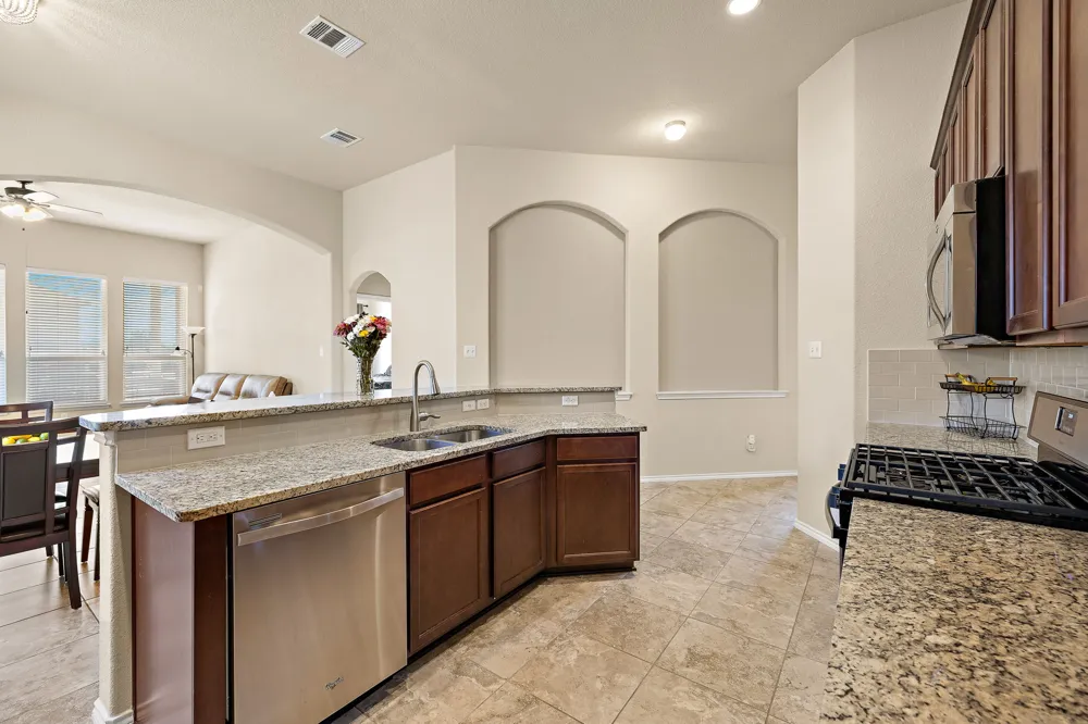 644 Peregrine Way Leander, TX 78641