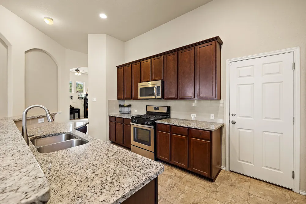 644 Peregrine Way Leander, TX 78641