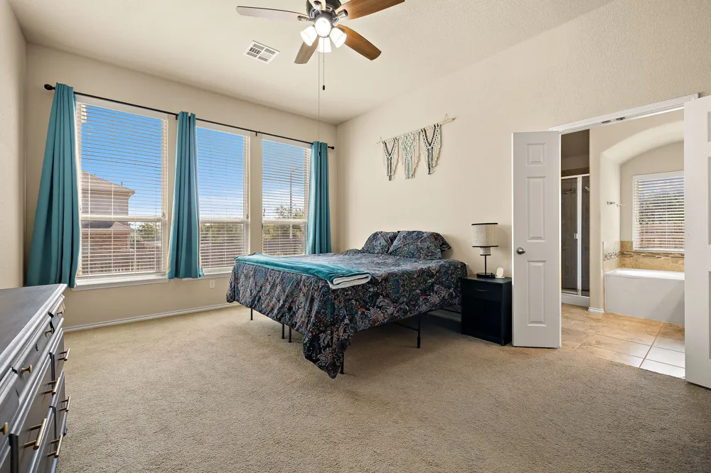 644 Peregrine Way Leander, TX 78641