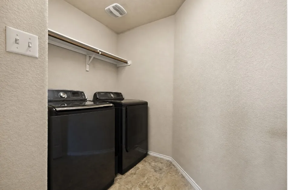 644 Peregrine Way Leander, TX 78641
