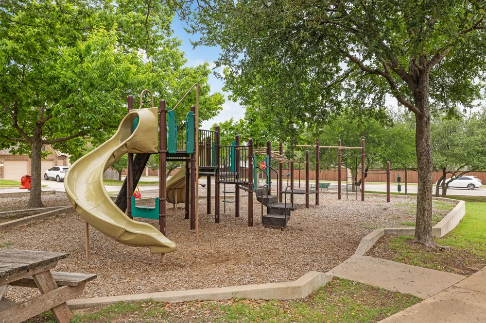 644 Peregrine Way Leander, TX 78641