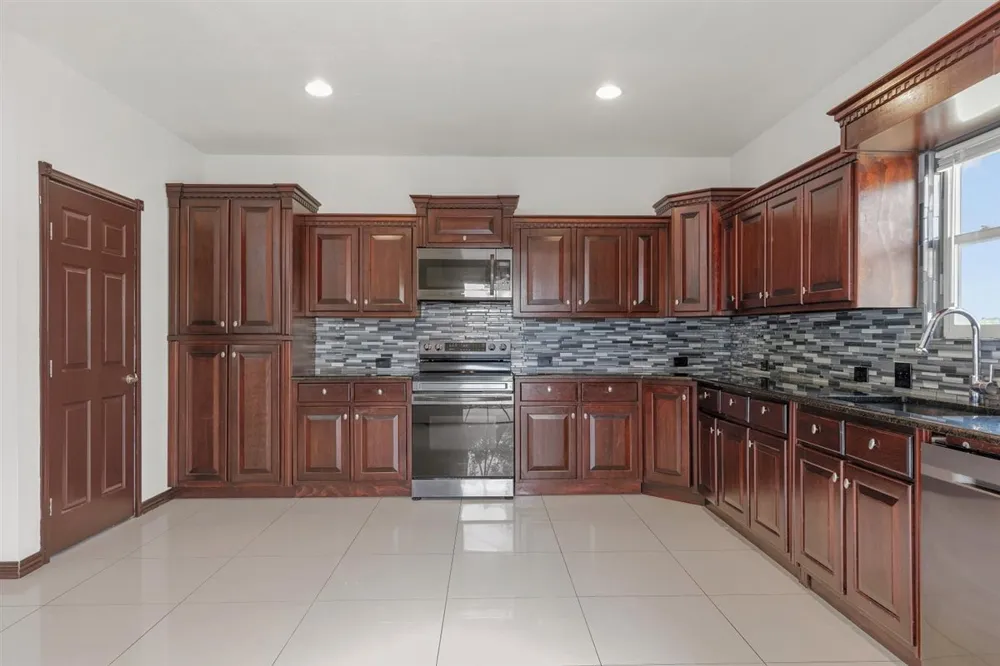 1206 Walter Hoffman Road Cedar Creek, TX 78612