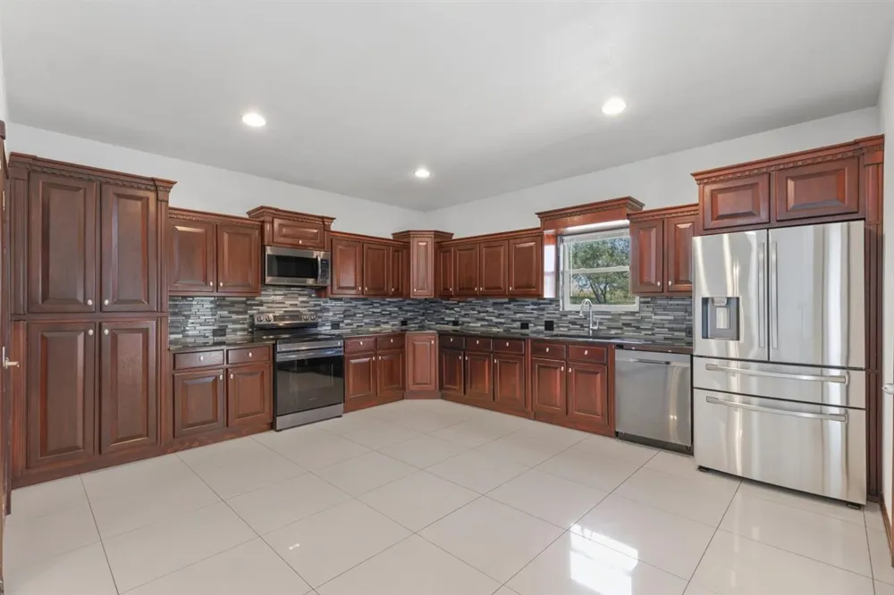 1206 Walter Hoffman Road Cedar Creek, TX 78612