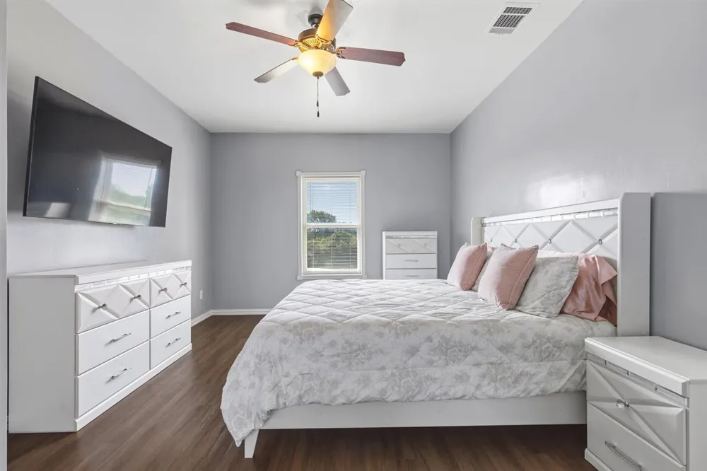 1206 Walter Hoffman Road Cedar Creek, TX 78612