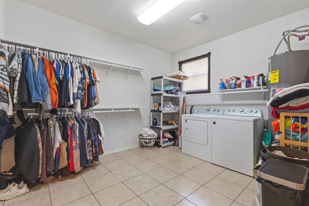 1206 Walter Hoffman Road Cedar Creek, TX 78612