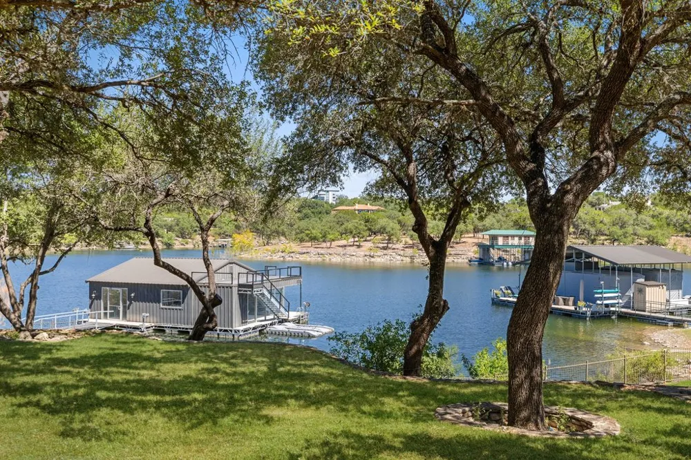 909 Brooks Hollow Road Lakeway, TX 78734