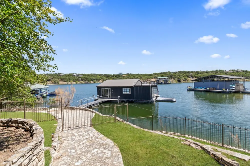 909 Brooks Hollow Road Lakeway, TX 78734