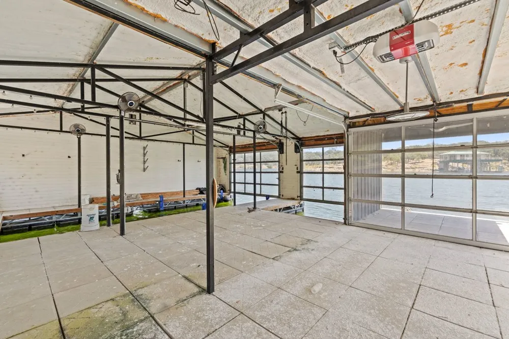 909 Brooks Hollow Road Lakeway, TX 78734