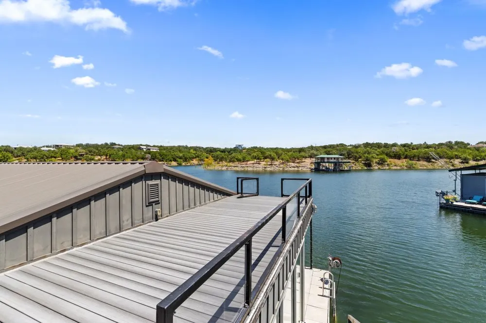 909 Brooks Hollow Road Lakeway, TX 78734