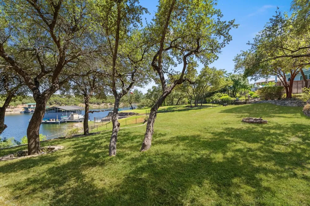 909 Brooks Hollow Road Lakeway, TX 78734