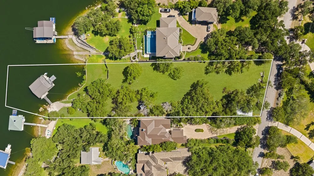 909 Brooks Hollow Road Lakeway, TX 78734