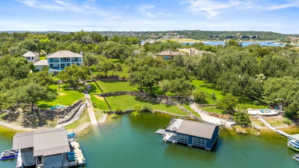 909 Brooks Hollow Road Lakeway, TX 78734