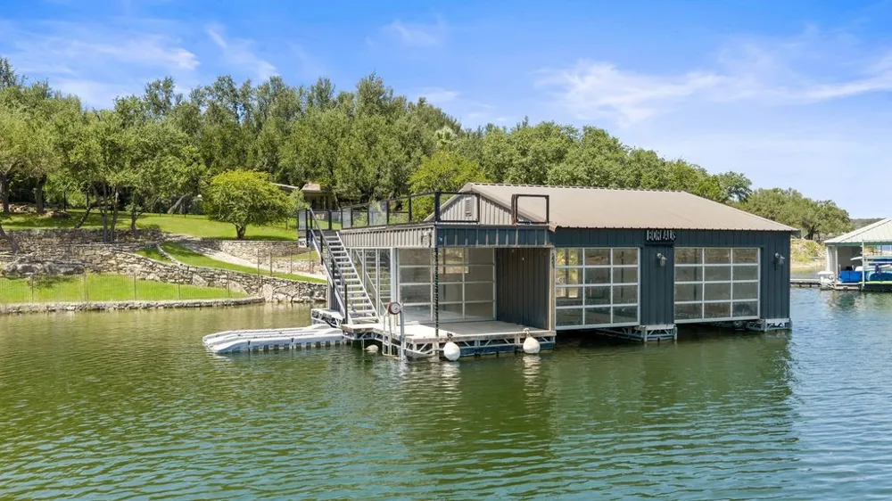 909 Brooks Hollow Road Lakeway, TX 78734