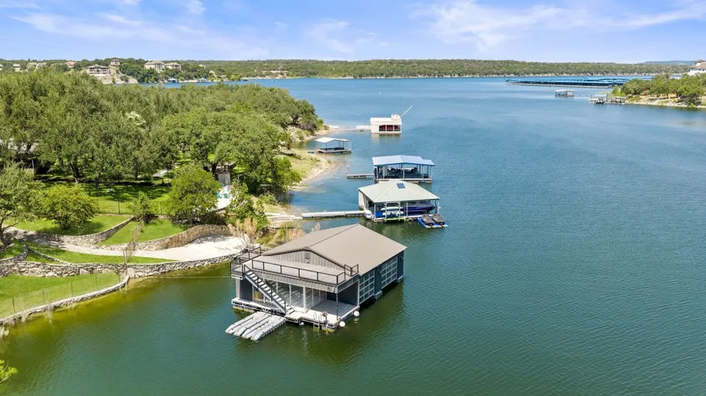 909 Brooks Hollow Road Lakeway, TX 78734