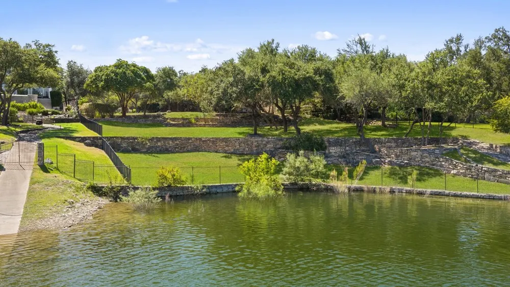 909 Brooks Hollow Road Lakeway, TX 78734