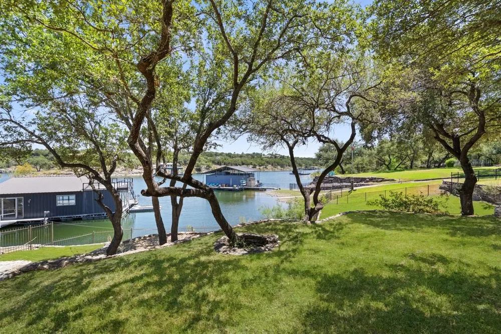 909 Brooks Hollow Road Lakeway, TX 78734
